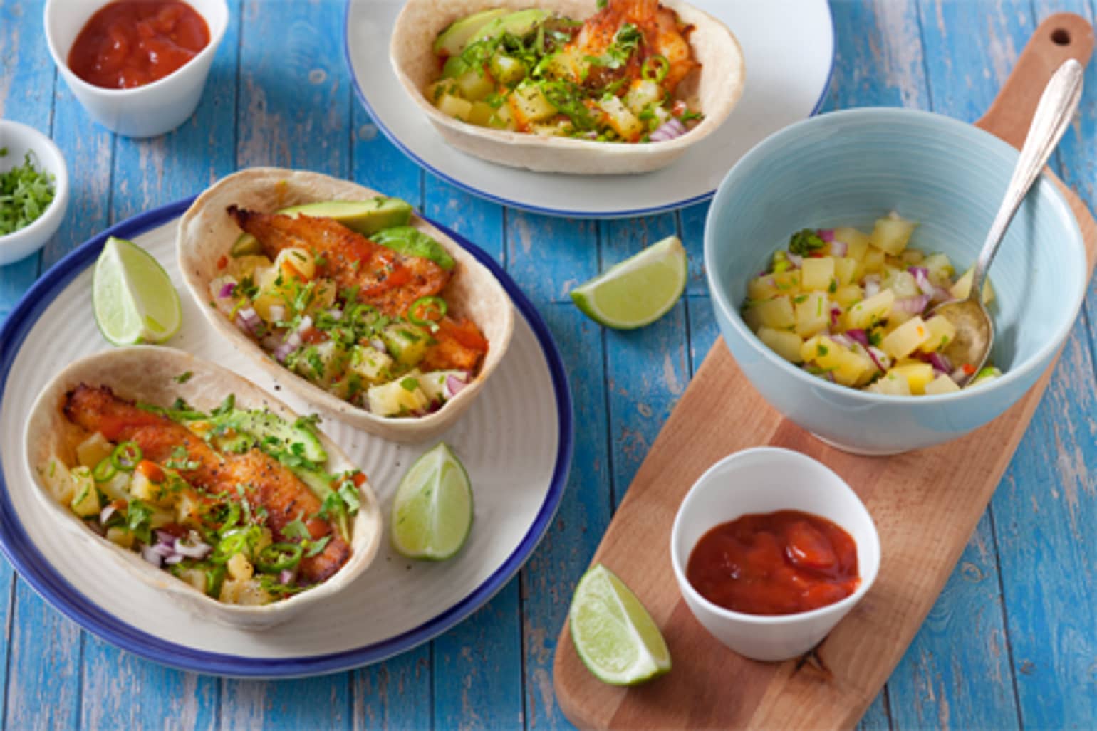 Tacos de poisson sur la plaque, salsa d’ananas